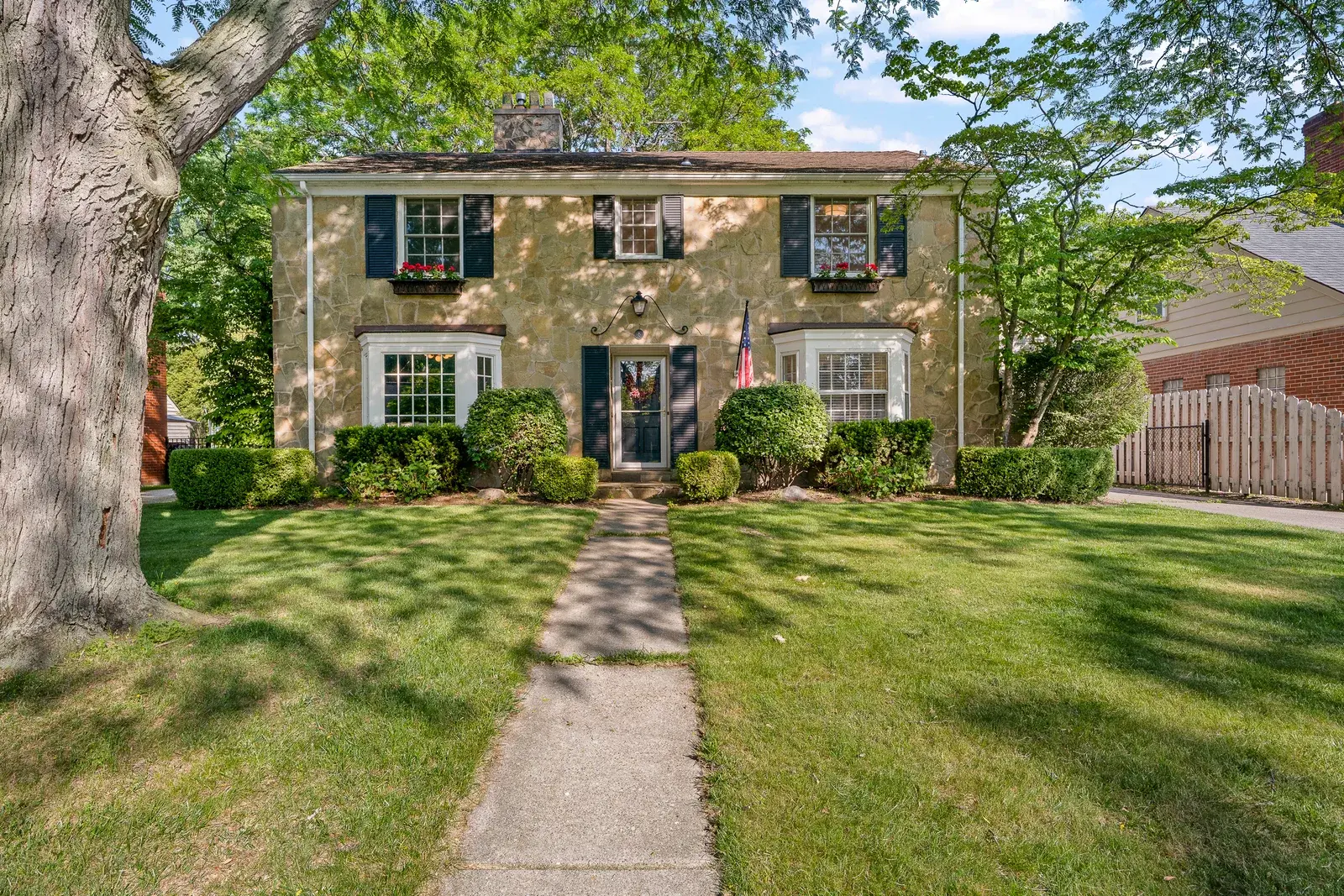 Front lawn exterior view of a home
