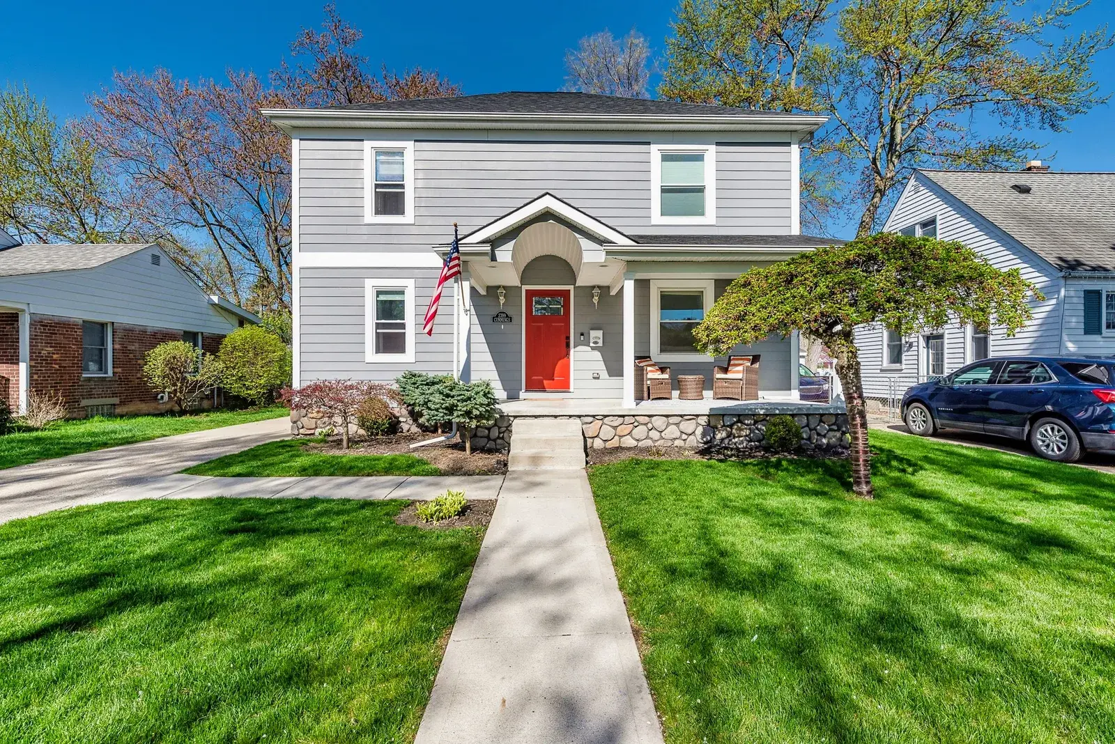 Front lawn exterior view of a home
