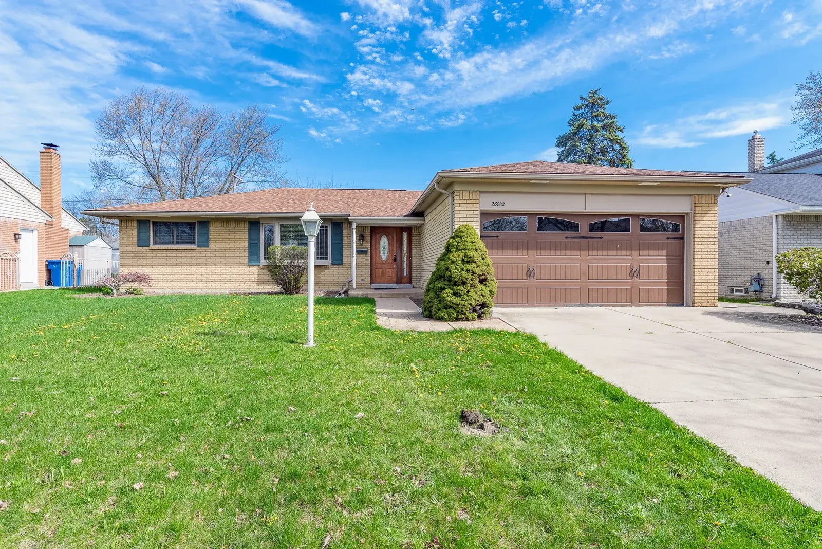 Front lawn exterior view of a home